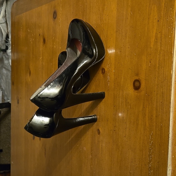 By Guess Size 9 M Women's Shiny Black High Heel Rounded Toe Slip On Pumps - Picture 2 of 11